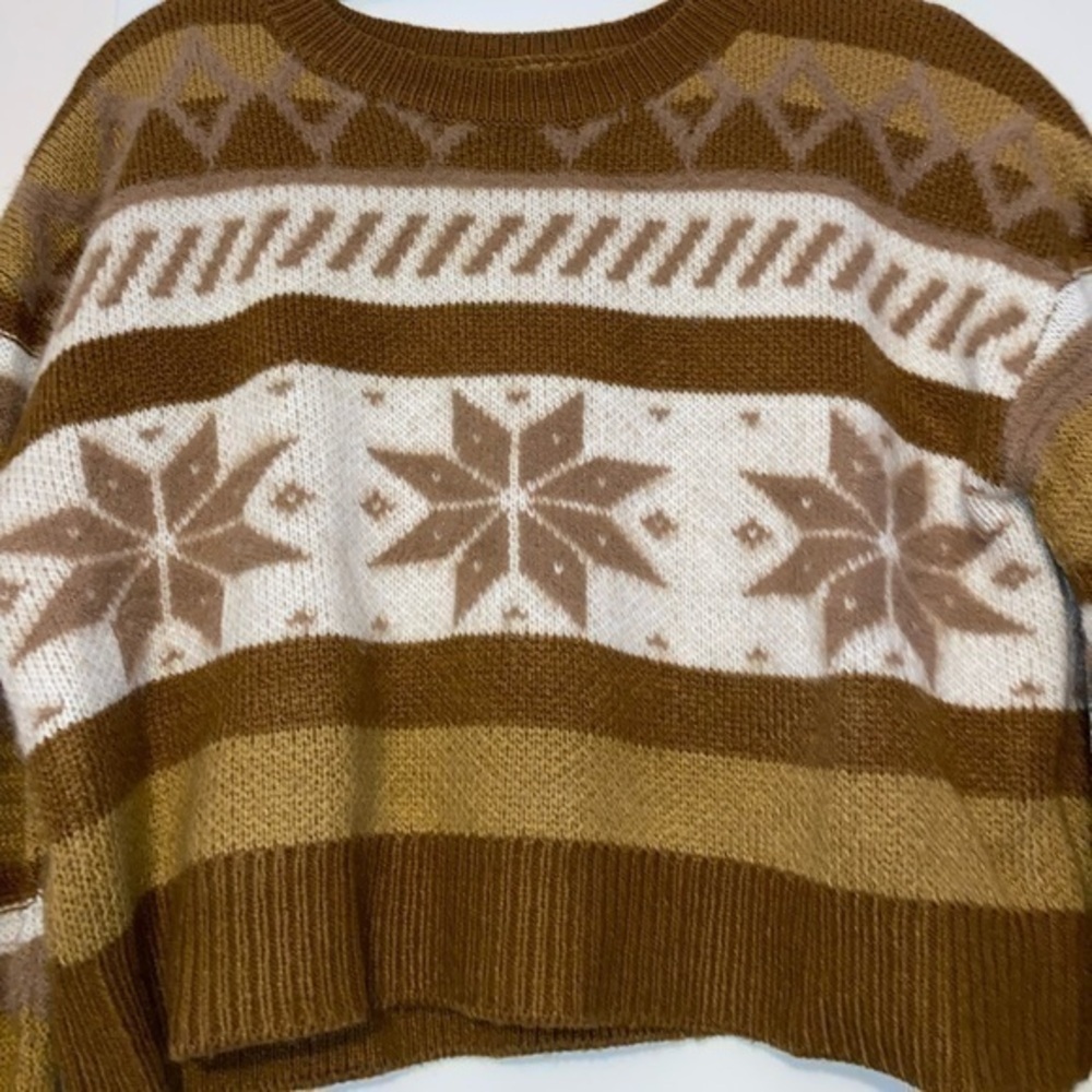 Urban Outfitters Cropped Sweater - Picture 4 of 4